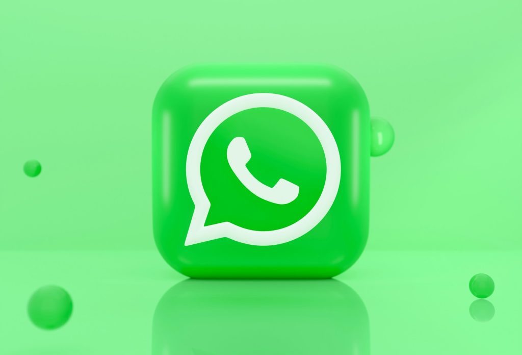 WhatsApp Lança Pacote de Novidades: Login Sem QR Code, Fonte Ajustável e Tradutor Integrado