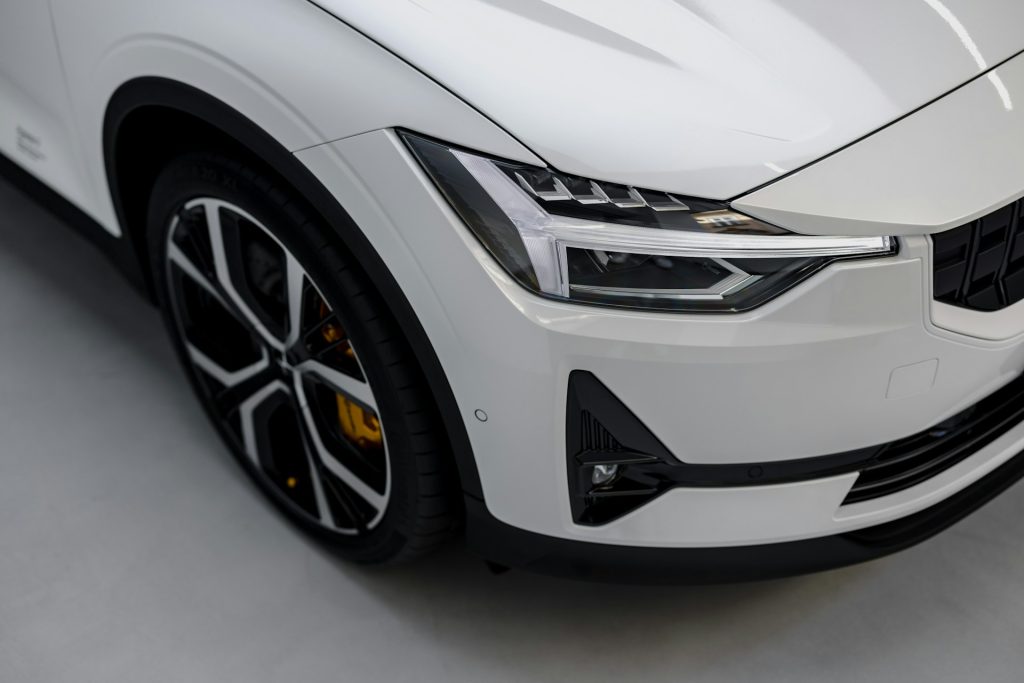 O salto global da Xiaomi e a guerra de titãs elétricos em Nürburgring